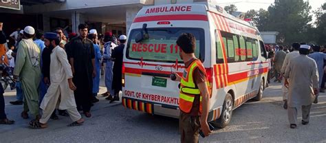 Mueren al menos 39 personas tras una explosión en una reunión política en Pakistán